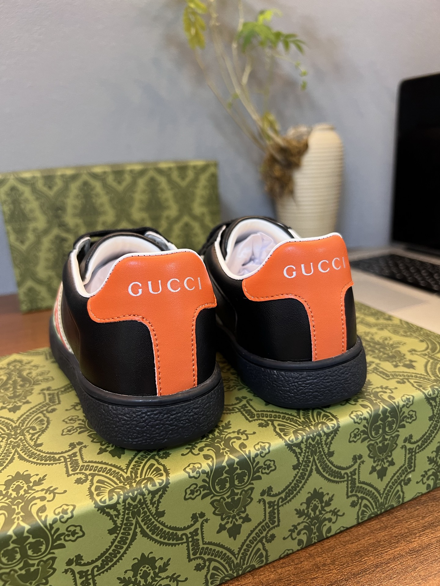 Children's shoes child
